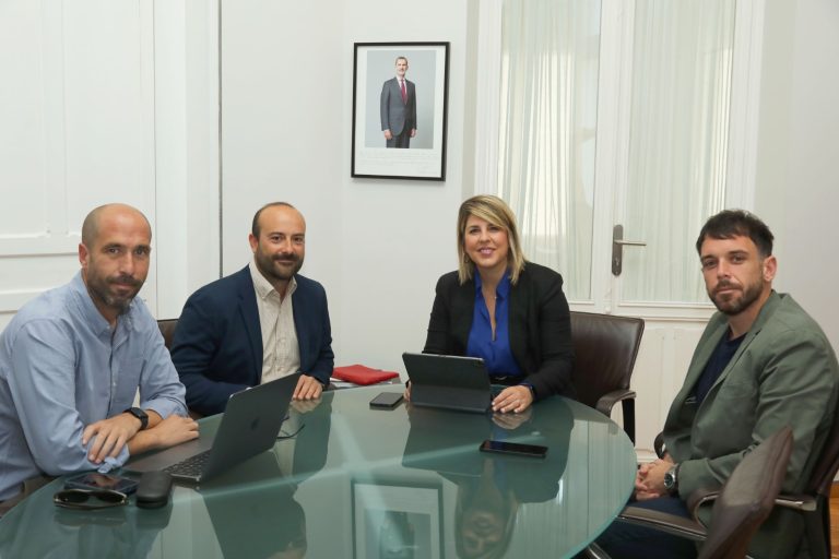Reunión con Noelia Arroyo con el objetivo de potenciar las actividades náuticas en Cartagena