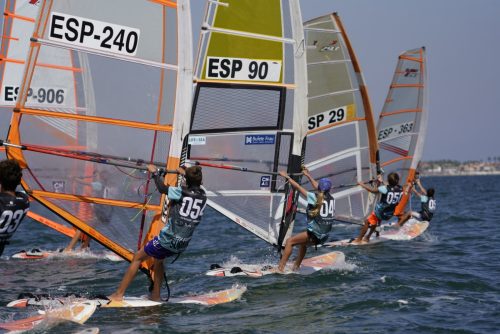 Más de 115 participantes convierten el Mar Menor en la capital nacional del windsurf