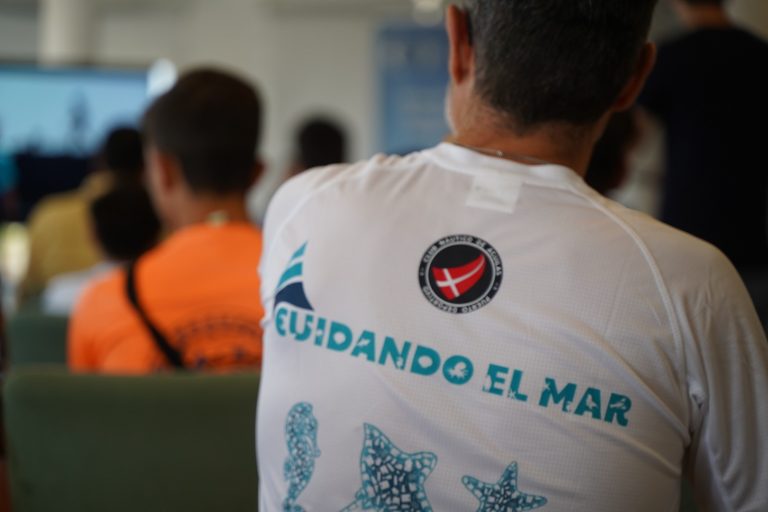 ENCC colabora en la limpieza de calas inaccesibles del litoral de Águilas junto al Club Náutico
