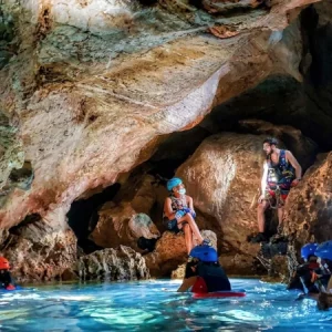 Ruta Guiada en Kayak a la Cueva del Gigante con Baño en el lago interior